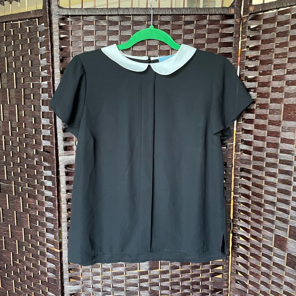 CeCe Black Short Sleeve Blouse with White Collar - Size Womens Small